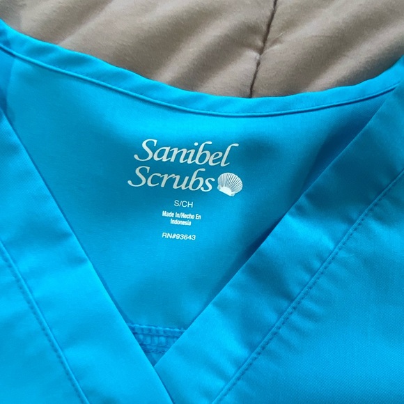 Scrub Set - Picture 4 of 5